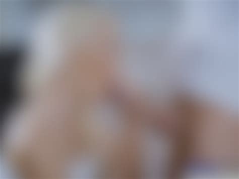 Tiny Blonde Stretches Her Pussy on Dick Vidéos Porno Gratuites YouPorn