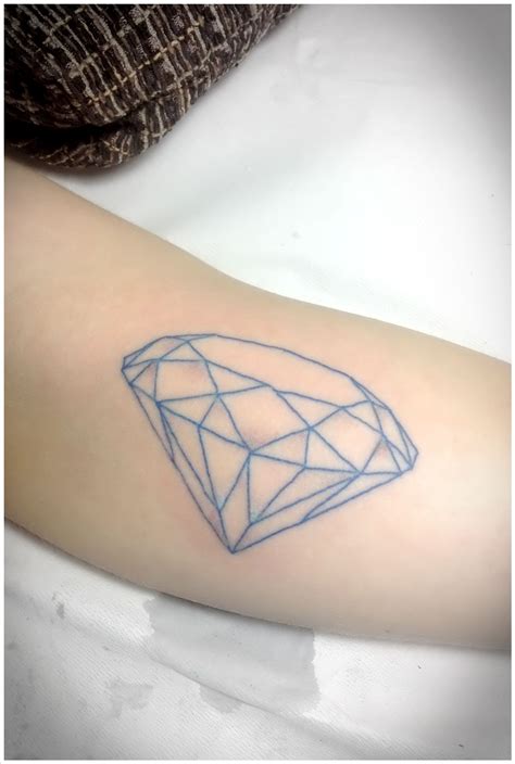 Elegantly Simple Tattoo Design
