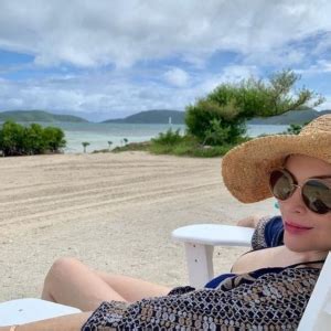Alyssa Milano Posing In Sexy Bikini On Vacation Thefappening Link