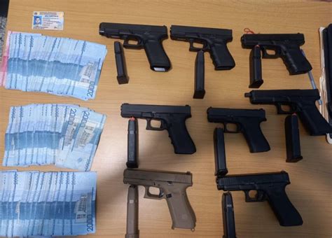 Polic A Apresa En Santiago Hombre Al Que Le Ocupa Ocho Pistolas Que