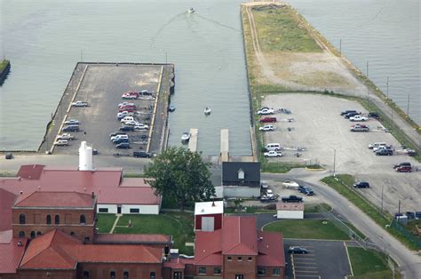 Lorain Municipal Pier Hot Waters In Lorain Oh United States