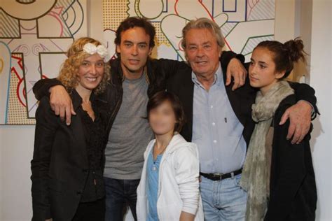 PHOTO Anthony Delon tellement fier sa fille Loup décroche sa