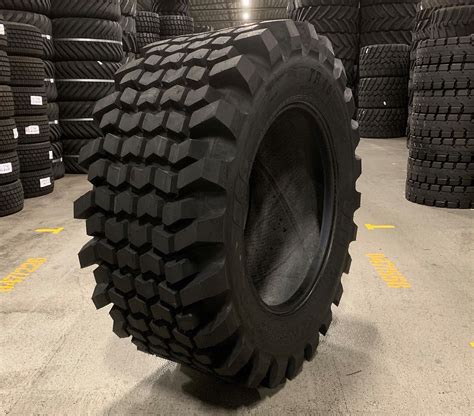 BKT TR 461 - däcket för 4-hjulsdrivna grävlastare. - Gripen Wheels