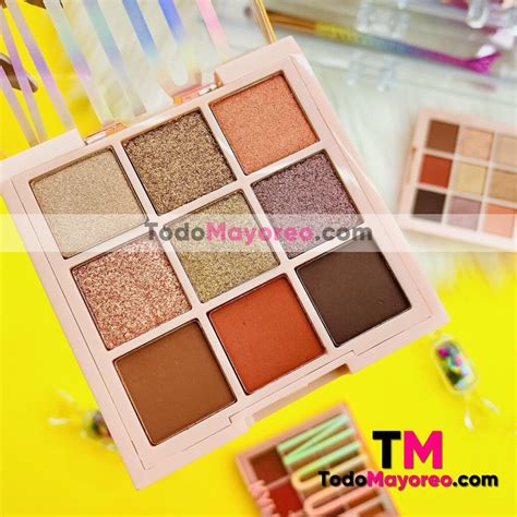 Paleta Sombras Tonos Nude By Light Palette KYLIE Proveedor Maquillaje Mayoreo M