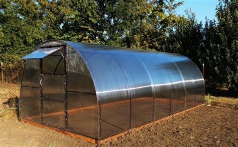 Парник из поликарбоната своими руками: инструкции и рекомендации