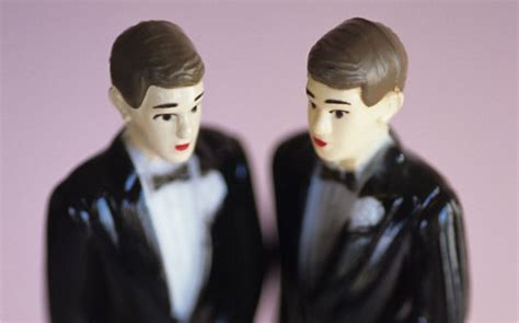 Maioria dos brasileiros é contra o casamento gay e considera a igreja a instituição mais