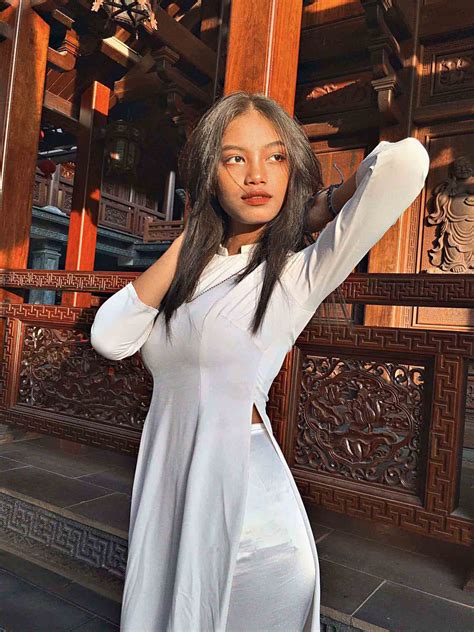 Xuất hiện bản sao của Hhen Niê diện bikini khoe vòng ba cực bốc