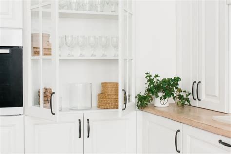 3 Tips Memilih Lemari Kaca Agar Dapur Tampil Cantik Archify Indonesia