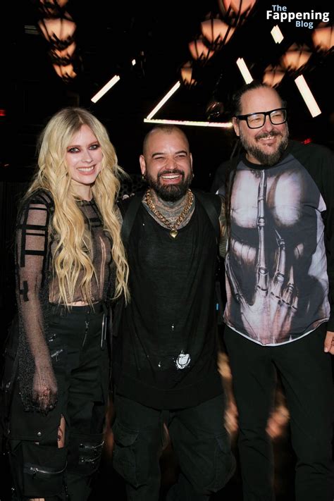 Avril Lavigne Shows Off Her Tits The Th Anniversary Celebration Of Ashton Michael Atelier