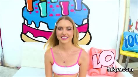 Flawless Idol Exposes Big Butt And Gets Anal Banged