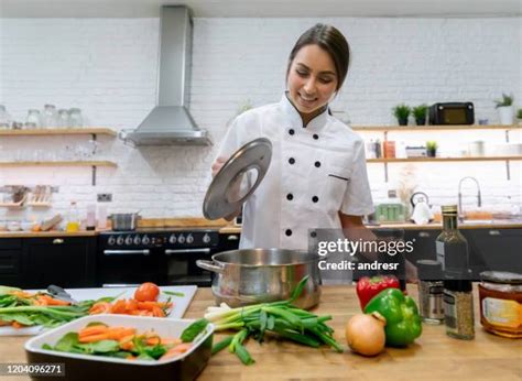 Professional Cooking At Home Photos and Premium High Res Pictures ...