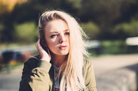Darmowe zdjęcie z kategorii aktorka, blond, blondyn.