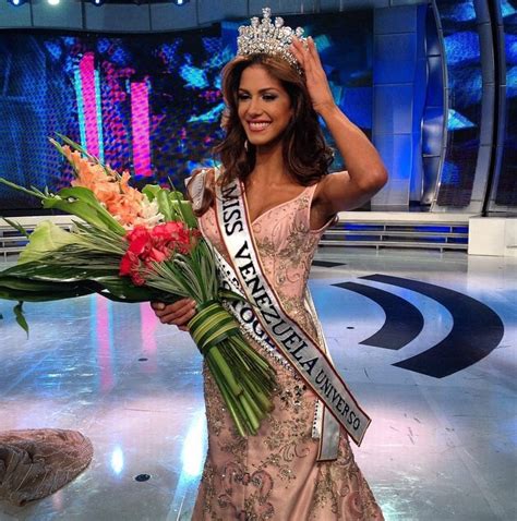 Lộ ảnh nude Hoa hậu Hoàn vũ Venezuela bị kiến nghị truất ngôi