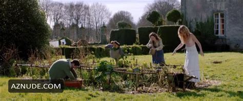 LE DOMAINE DES ETRIQUES NUDE SCENES AZNude
