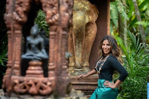 9 Hot Sexy Bibi Alabdulmohsen Bikini Pics