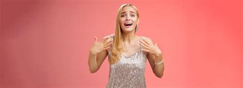 Étonné Excité Nerveux Jeune Séduisante Blonde Femme Panique Panique Réagit Avec Bonheur