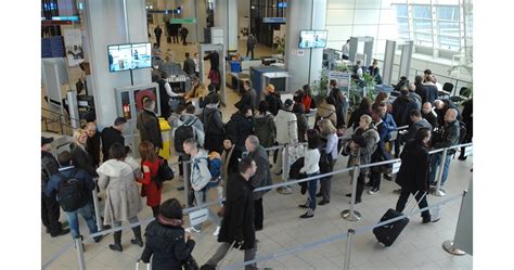 Защо “въздушният Шенген” обижда българина