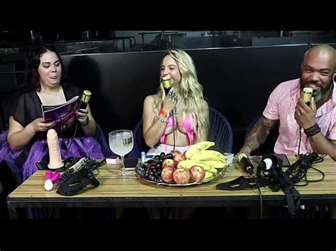 Por ser gostosa e inteligente resolveu criar conteúdos pornô Marilia Oliveira XVIDEOS