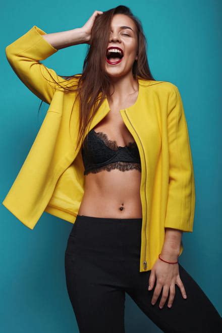 Saiba Combinar Cores E Texturas Diferentes De Lingerie A Revista Da Mulher