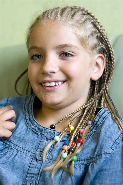 Fille Blonde Dans Les Tresses Image Stock Image Du Culture Adorable 5743505