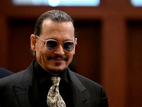 Mundo Positivo Filme Da Netflix Johnny Depp Ganha Imagem Veja