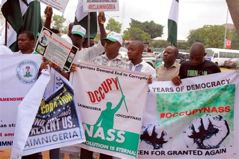 Photos Nigerians Stage Protest In Abuja Demands Saraki S Resignation