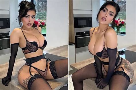 Tattoo Model Poses Totally Naked To Flaunt K Body Transformation Daily Star