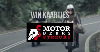 Motortest Kawasaki Z900 Klaar Voor De Aanval Met Deze Stoere Naked Motormeiden