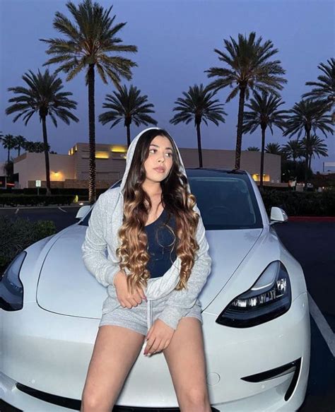 Hot Sexy Bella Retamosa Bikini Pics