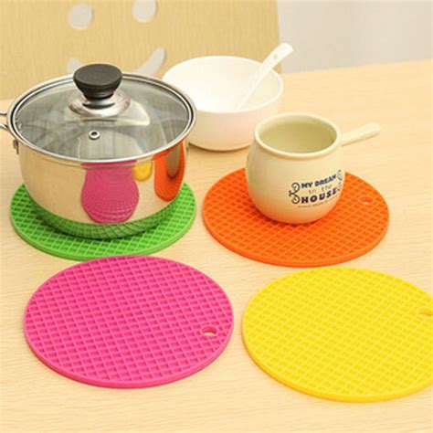 Silicone Hot Mat Round Random Color Annora Collection
