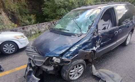 Chocan de frente 2 camionetas en la Zinapécuaro Hidalgo un lesionado