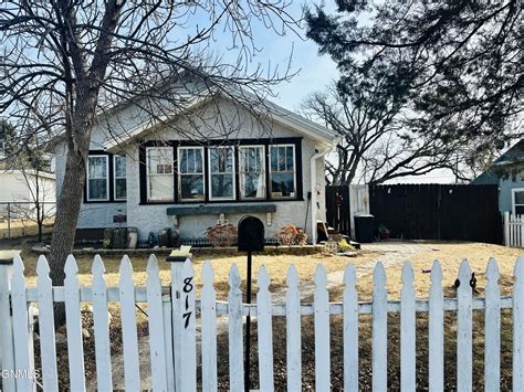 817 3rd Ave SE, Jamestown, ND 58401 - See Est. Value, Schools & More