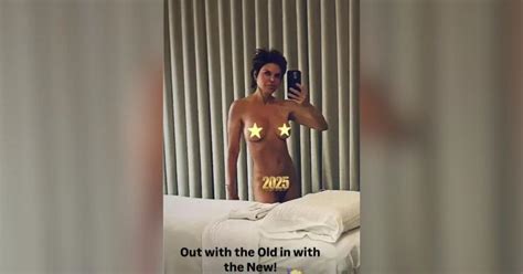 Lisa Rinna S Sexiest Photos Including Completely Nude Selfie
