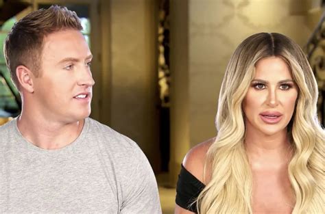 Kim Zolciak S Marriage Crumbles As Kroy Biermann Files For Divorce