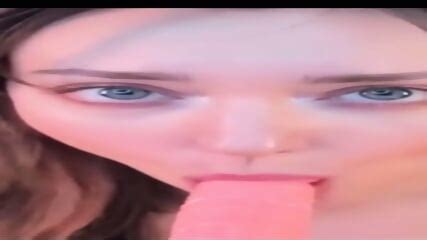 Uwuxo Webcam Dildo Blowjob