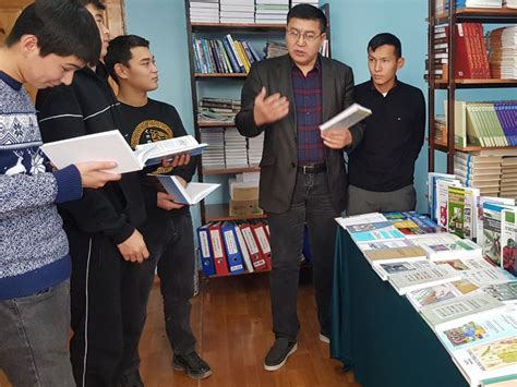 Жаңа кітаптар көрмесі - West university