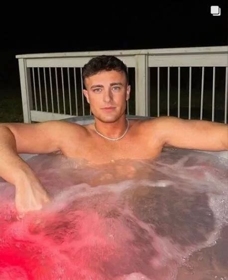 Love Island S Liam Llewelleyn Sends Pulses Racing With Steamy Naked Hot Tub Snap Daily Star