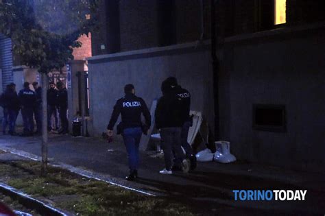 Il Ragazzo Accoltellato E Trovato Agonizzante Su Una Fiat Punto A Torino