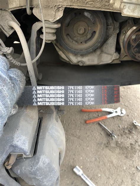 Замена приводного ремня — Nissan NV200, 1,6 л, 2016 года | своими ...