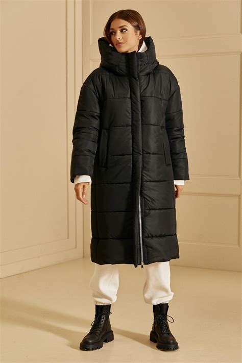 Купить Удлиненная стеганная куртка с капюшоном черная: куртка, цвет ...