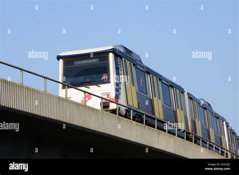 LRT train in Kuala Lumpur, Malaysia Stock Photo - Alamy