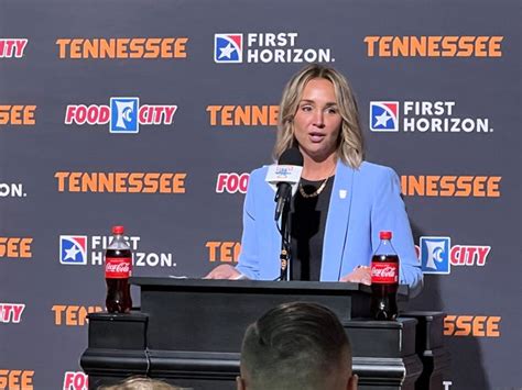 Kim Caldwell Tennessee Lady Vols Basketball Coach In Photos