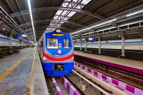Kolkata Metro More Than 5000 People Get On Board Joka Taratala Metros