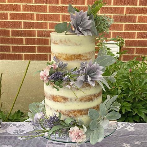 Chic And Sophisticated Naked Wedding Cake Examples