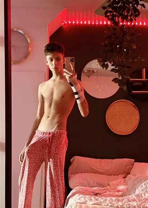 Horny Twink Here R Twinks