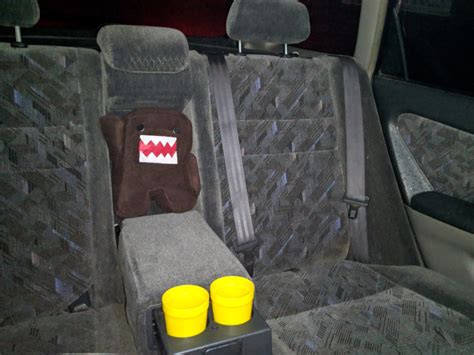 Сиденье с подлокотником. Домик для домокуна. — Toyota Caldina (210), 2 ...