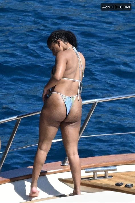 Halle Bailey Sexy Seen With Scott Bridgeway Flashing Her Hot Tits And Butt In A Skimpy Bikini