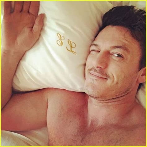 Luke Evans Ends 2017 By Sharing Another Hot Shirtless Photo Photo 4005699 Luke Evans