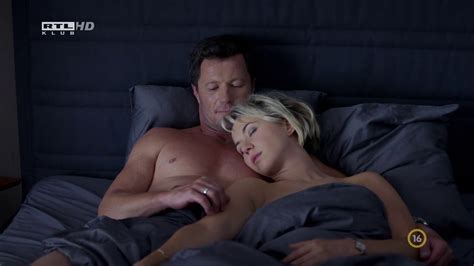 Naked J Lia Ubrankovics In Valotarsak