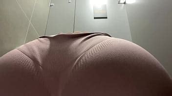 Camara amateur en el baño publico del gimnasio chicas culonas y voluptuosas XNXX